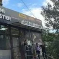 У столиці демонтують незаконні вивіски на Антоновича та Жилянській