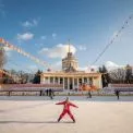 «Джингл Белз» по-київськи: як на ВДНГ перетворюють простір на зимову казку