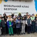 «Мобільний клас безпеки»: поліцейські Київщини навчають школярів рятувати себе