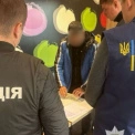 8 500 доларів за «звільнення» від розшуку: у Борисполі викрили чоловіка, який торгував впливом у ТЦК