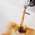 Софіївська Борщагівка знову «дивує»: вода з кранів залишає бруд і осад, місцеві обурені