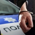 Тіло під шаром листя: на Подолі чоловік жорстоко вбив товариша
