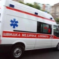 У Києві дівчина намагається стрибнути з балкона: на місці працюють рятувальники та поліція