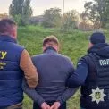 Столичні прокурори вручили підозру екс-поліцейському, який обіцяв “бронювання” за хабар