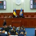 Аварійні гірки й розбиті пісочниці: у Києві депутати почали перевірку дитячих майданчиків