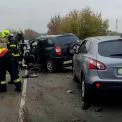 Жорстке зіткнення під Києвом: три авто зім’яло, двох людей рятували з уламків