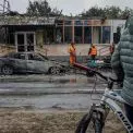 Стовпи диму, запах гару й вирви біля дитсадка: наслідки нічного удару по Києву