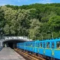 Інцидент у київському метро: пасажир упав на колії, рух відновлено після затримки