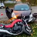 На Київщині мотоцикліст зіткнувся з легковиком під час обгону: постраждалого госпіталізували