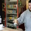 «Живий і вдячний»: ветеран без руки й ноги відкрив кавʼярню в Ірпені та допомагає побратимам