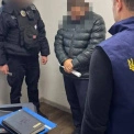 Поліцейський на Київщині вимагав $25 тисяч за “кришування” нелегальної торгівлі алкоголем