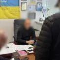 Митники під прицілом: у столиці викрили схему «прискореного» оформлення авто за долари
