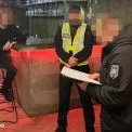 У столиці правоохоронці намагались незаконно заволодіти квартирою померлої жінки