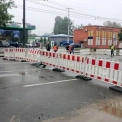 На Печерську прорвало трубопровід: підтоплено будинок, можливий зсув ґрунту