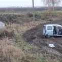 На Обухівщині зіткнулися Tesla та Renault: обох водіїв госпіталізували