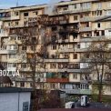 Рятувальник гасив пожежу у власній квартирі після нічного обстрілу: його родина дивом урятувалася