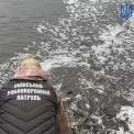 На Київщині у водосховище випустили понад 6,5 тисячі рибин: триває осіннє зариблення