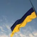 У Києві через негоду тимчасово приспустили головний прапор України на Печерських пагорбах