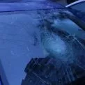 У Києві п’яний чоловік розтрощив автомобіль, стрибаючи по ньому: поліція затримала правопорушника