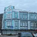 На Подолі під брезентом «фасаду» почали розбирати історичний Ткацький цех: активісти б’ють на сполох