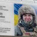 У Києві вшанували молодшого сержанта Олексія Савченка: на будинку відкрили меморіальну дошку
