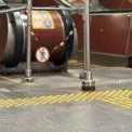 У київському метро встановлюють тактильні смуги: ще чотири станції проходять модернізацію