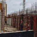 У Бородянці будують сучасний будинок із укриттям і паркінгом замість зруйнованої споруди