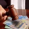 ВАКС відібрав у родини київського поліцейського пентхаус і мільйони: деталі гучного рішення