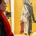 У Великій лаврській дзвіниці представили роботу Бенксі, яку намагалися викрасти під час окупації Київщини