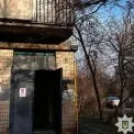 Пенсіонерку з Подолу оштрафували: заборонила мамі з дитиною зайти в укриття під час атаки