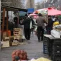 Кияни перемогли стихійну торгівлю: на Святошині демонтують небезпечні кіоски