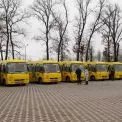 Новий транспорт для учнів: дев’ять громад Київщини отримали сучасні шкільні автобуси
