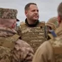 Єрмак після обшуків у Києві: «Не хочу створювати проблеми Зеленському — їду на фронт»
