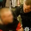 Схема на талонах: у Києві затримали чоловіка, який «прискорював» реєстрацію автівок