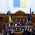 Київ: «Євросолідарність» заблокувала трибуну Ради — Порошенко вимагає відставки уряду