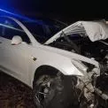“Заробив — випив — викрав”: на Київщині 19-річний чоловік угнав Tesla і розтрощив її