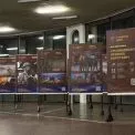 На «Золотих воротах» відкрили фотовиставку до Дня ЗСУ: техніка, фронт і герої-десантники