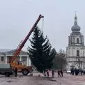 У Переяславі знову сяє головна ялинка: встановили вперше за роки великої війни