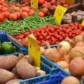 Продуктові ярмарки в столиці: де сьогодні купити фермерські товари дешевше