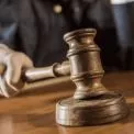 На Київщині жінку засудили до 8 років ув’язнення за домашнє насильство, що призвело до смерті матері