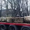 Київ очищують від радянської спадщини: у місті демонтували залишки постаментів