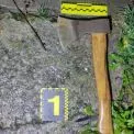П’яна сварка на Київщині: чоловік ударив знайомого сокирою по голові