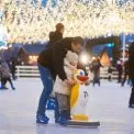 Ковзани, світло і ялинки: добірка найатмосферніших ковзанок зими