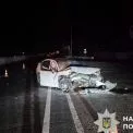 На Обухівщині водій Acura врізався у бетонний відбійник: двоє людей у лікарні