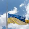Через сильний вітер: у столиці опустять найбільший прапор України