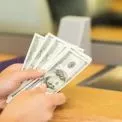 Курс валют у Києві: де сьогодні найвигідніше обміняти долар і євро