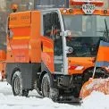 Попри відключення світла: у Києві цілодобово розчищають вулиці