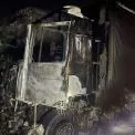 Вогонь поруч з автівками: пожежа у Боярці ледь не перекинулася далі
