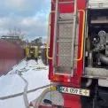 Пожежа у Києві на Стеценка: рятувальники гасили вогонь без гідранта
