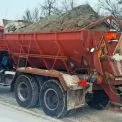 Зима бере своє: на Київщині активізували обробку доріг через мороз і сніг